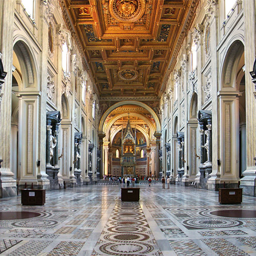 Interno della Basilica di San Giovanni in Laterano a Roma