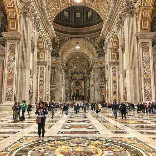 Interno della Basilica di San Pietro in Vaticano